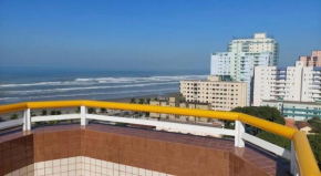 Apartamento com vista lateral do mar